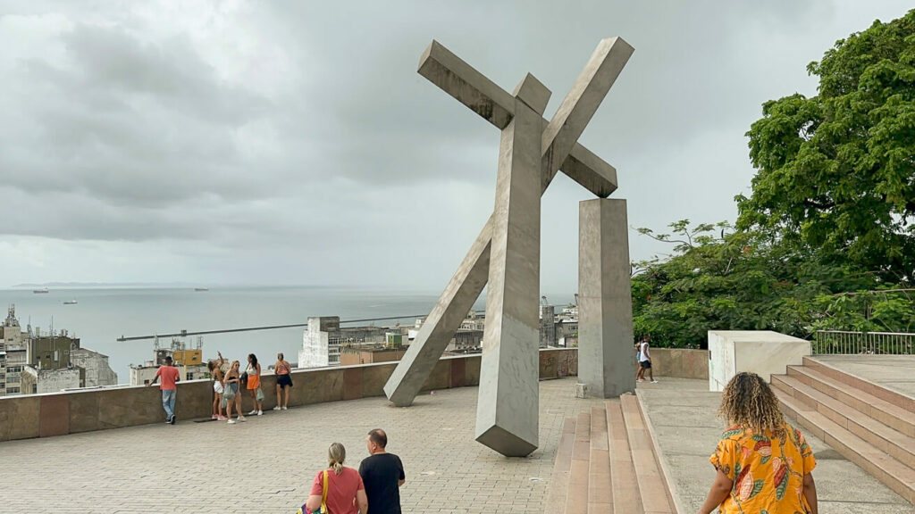 Monumento a Cruz Caída em Salvador