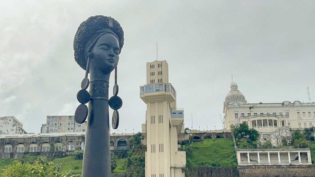 Estátua em homenagem a Maria Felipa em Salvador