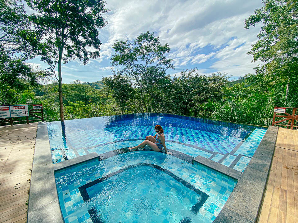 PIscina de borda infinita em Bonito. Parque das Cachoeiras