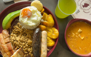 Bandeja paisa - comida típica da Colômbia