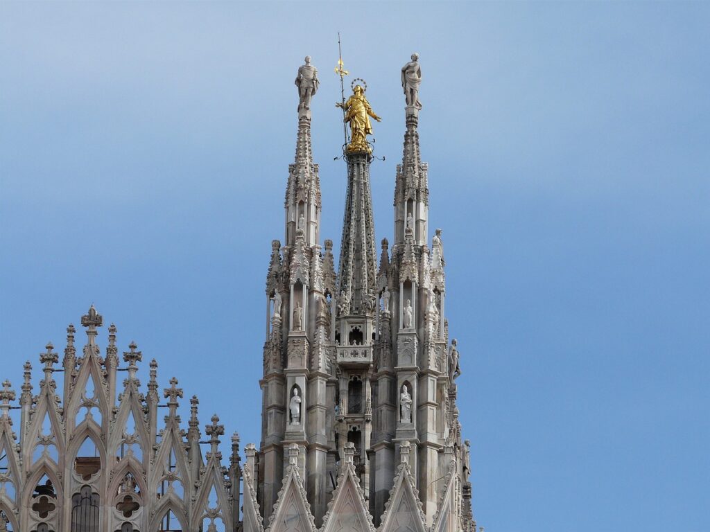 Madonnina na Catedral de Milão