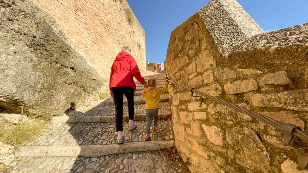 Caminho de volta para a medina / cidade murada de Ronda