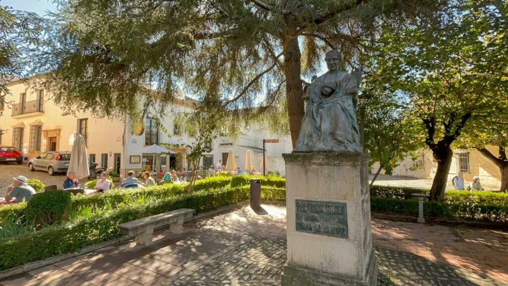 Praça de Maria Auxiliadora, onde está a estátua de Dom Bosco Ronda