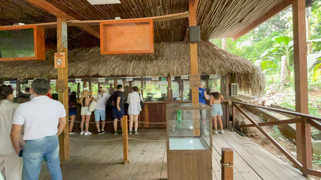 fila de ingresso Parque Tayrona