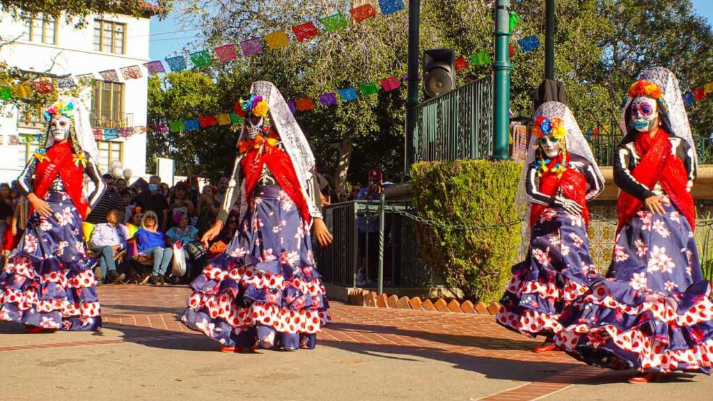 Olvero Street - Dia de Los Muertos